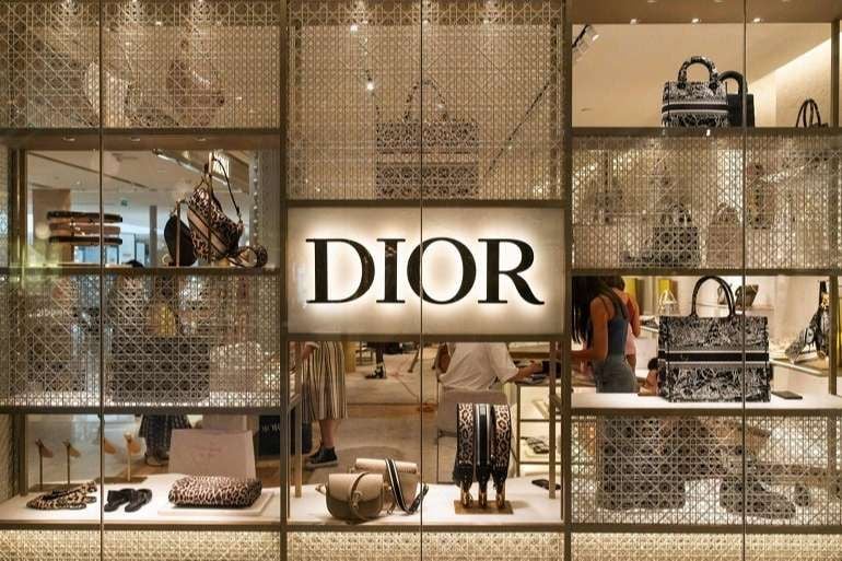 Dior và Chanel Khi hai thương hiệu đối đầu nhau trên những phục trang đắt  giá