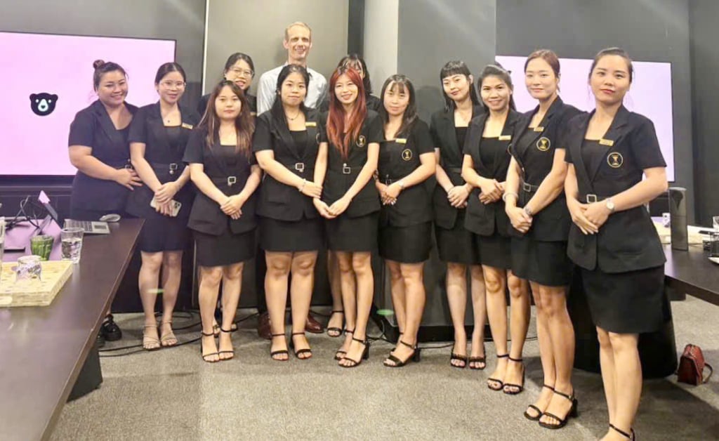 Donghochinhhang.com tham gia buổi đào tạo thương hiệu Oris: Không ngừng học hỏi để phục vụ tốt hơn