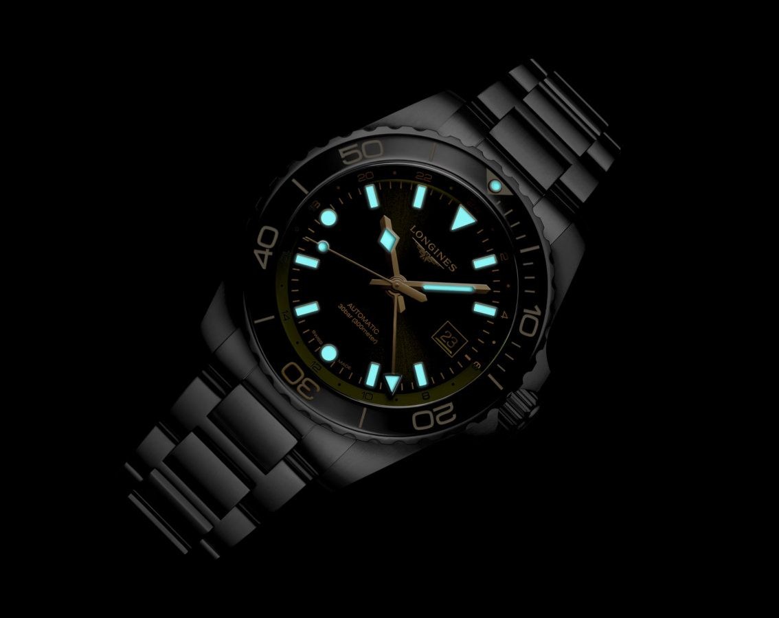 L3.890.4.06.6 - một chiếc đồng hồ lặn GMT mạnh mẽ và lịch lãm