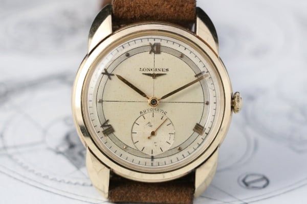 nam-1945-la-thoi-diem-bo-may-automatic-dau-tien-duoc-phat-hanh-tai-longines-mang-ten-calibre-22a