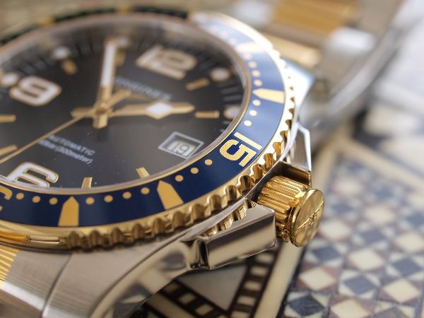 Tại sao các sản phẩm đồng hồ Swiss Made lại đắt tiền đến thế?