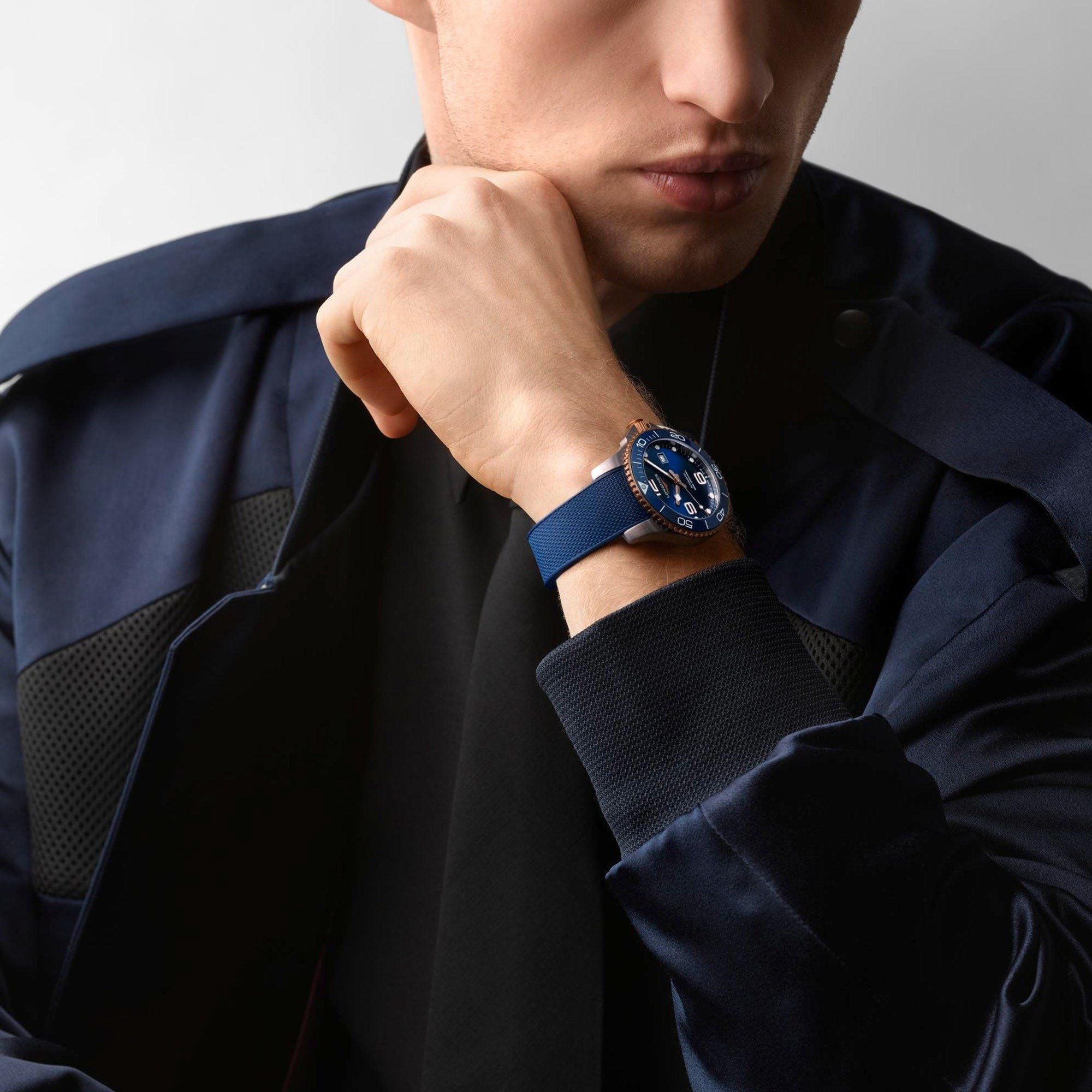 Đeo đồng hồ tay trái là lựa chọn phổ biến và thường được nam giới ưu tiên