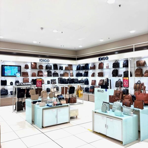 Cua hang tui xach IDIGO Van Hanh Mall