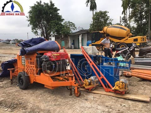 Hồng Hà bàn giao máy bẻ đai tự động và máy bơm bê tông tĩnh P300D đến Quảng Ninh