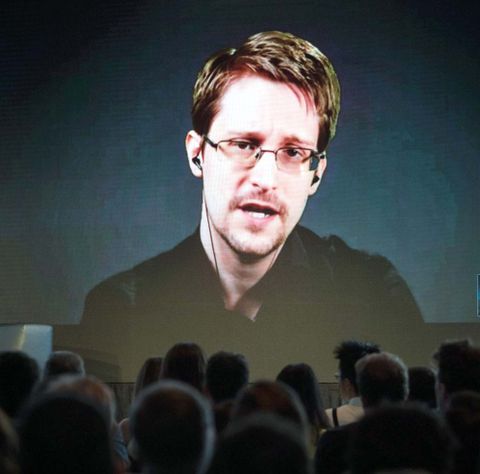 Cựu gián điệp CIA Edward Snowden: Chúng ta đã bị theo dõi như thế nào?