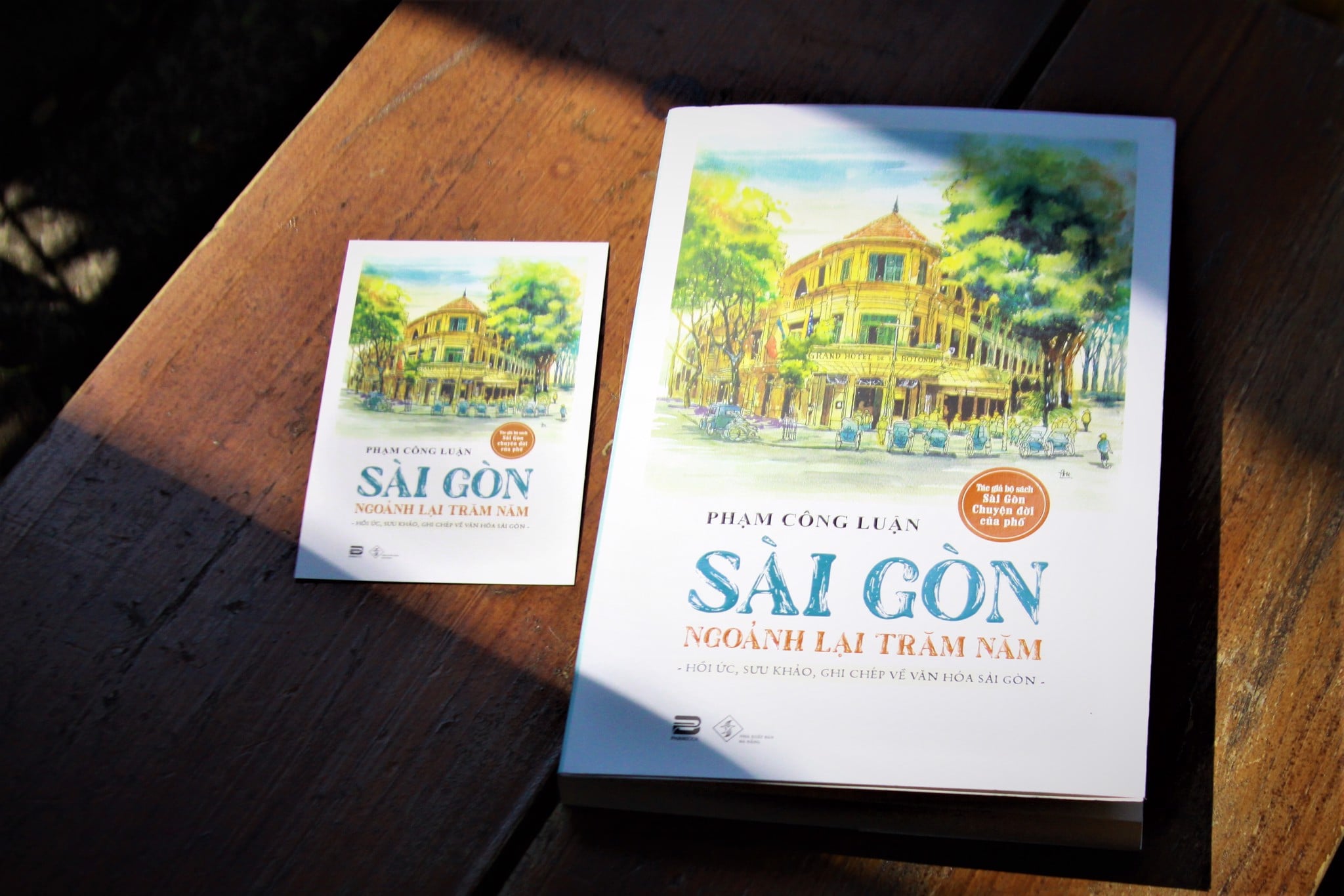 SÁCH 'SÀI GÒN NGOẢNH LẠI TRĂM NĂM': NGOẢNH NHÌN VẺ ĐẸP SÀI GÒN XƯA