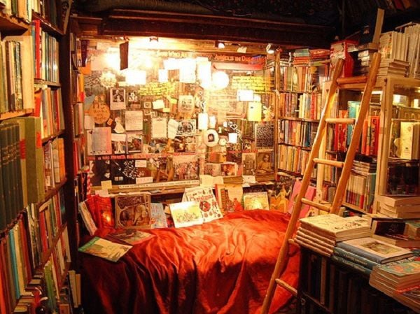 Goc-ngoi-doc-sach-Shakespeare and company