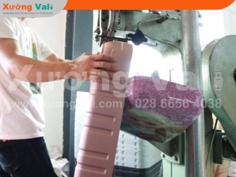 công ty cơ sở xưởng sản xuất bán buôn vali chuyên sỉ tphcm khu vực toàn quốc gia công vali nhựa kéo xưởng sản xuất vali nhà sản xuất vali nhựa chuyên sỉ quà tặng doanh nghiệp vali kéo giá rẻ