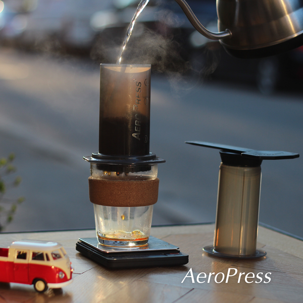 Dụng cụ nén cà phê bằng tay Aeropress