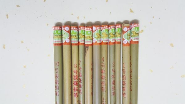 Bộ 11 chiếc bút lông hãng con cọp