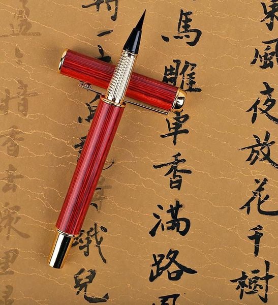 Viết thư pháp Hán bằng bút lông bơm mực Lục Phẩm Đường