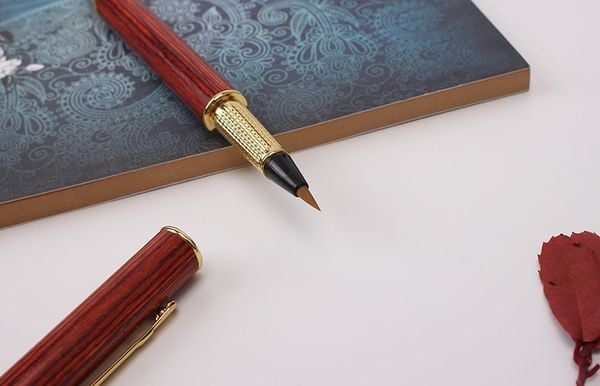 Phần đầu lông bút của bút lông bơm mực