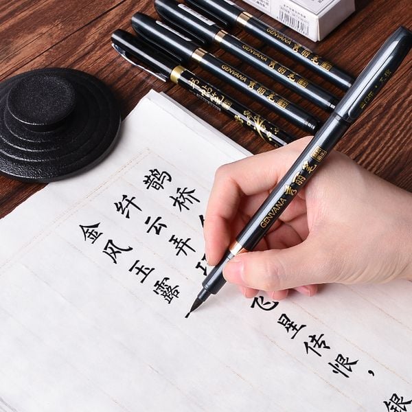Bút ngòi mềm viết chữ hán
