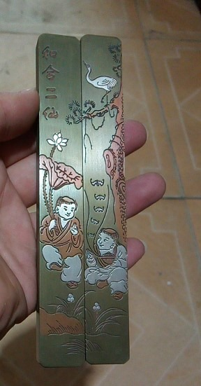 Mẫu chặn giấy đồng hòa hợp nhị tiên