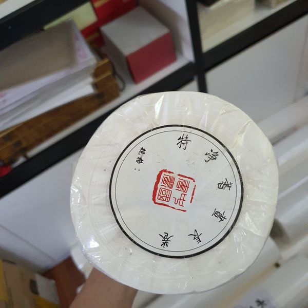 Cuộn giấy xuyến chỉ màu trắng