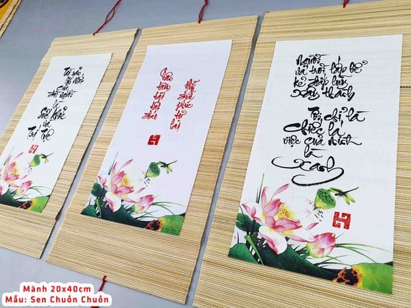 Mành tre thư pháp mẫu Sen chuồn chuồn