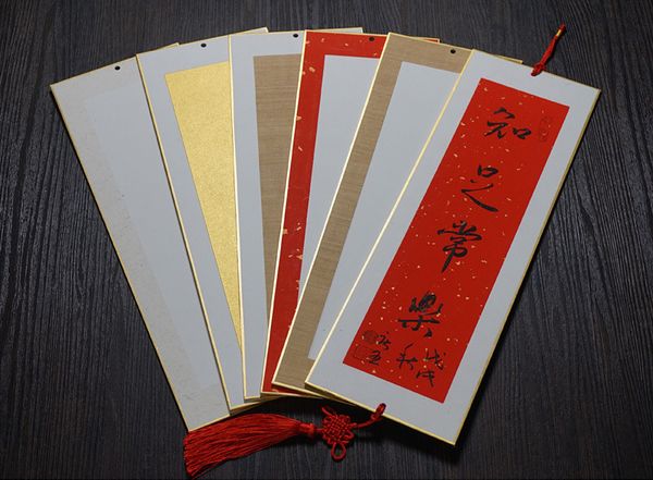 Thẻ giấy xuyến chỉ nhuộm sáp bo viền 15x45cm