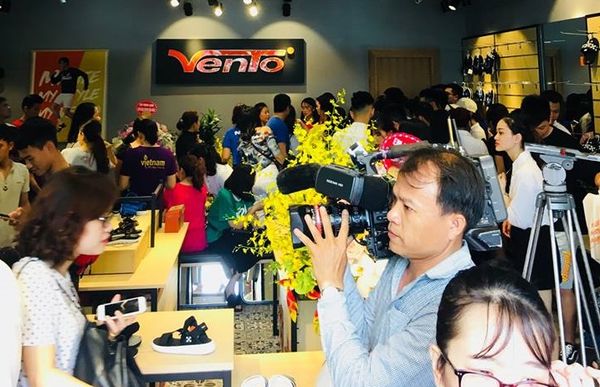 Nườm nượp khách đến Vento Shop dịp khai trương giữa ngày lễ 30/4 tại Hải Phòng