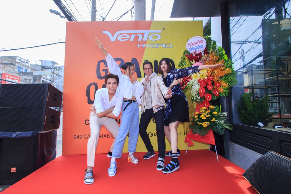 [24h.com.vn]Phong cách Streetwear Nhật Bản gây sốt trong BST giày dép VENTO 2019