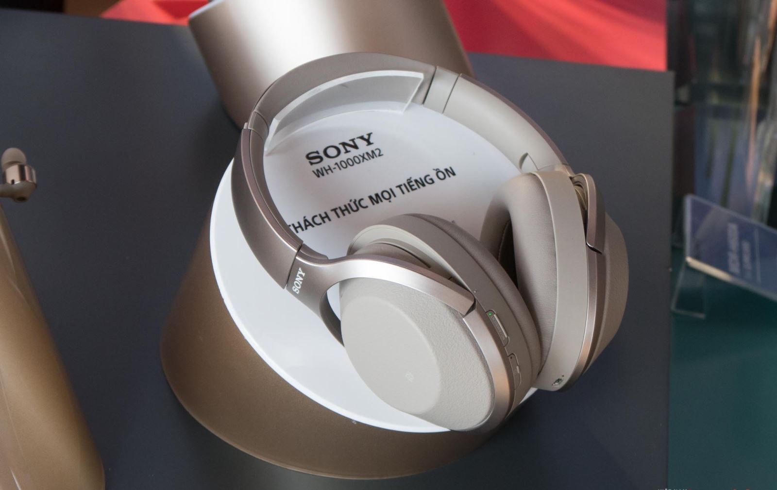 Audioshop.com.vn cung cấp tai nghe Sony WH-1000XM2 chính hãng