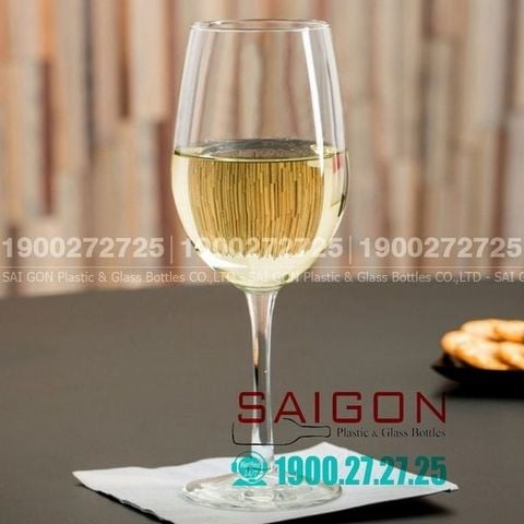 So sánh giá ly uống rượu vang trong nước và nhập khẩu – Đâu là lựa chọn tối ưu cho bạn?