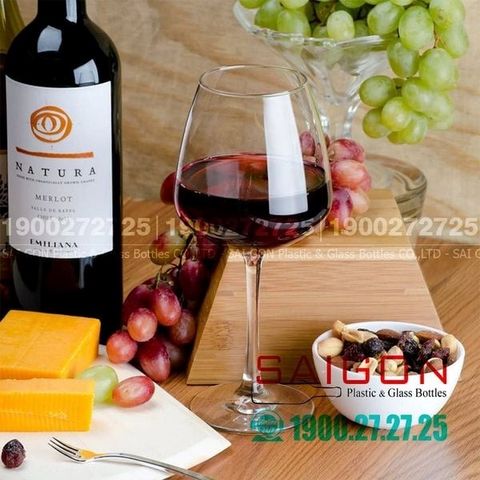 Chọn ly uống rượu vang phù hợp đẳng cấp nhà hàng khách sạn