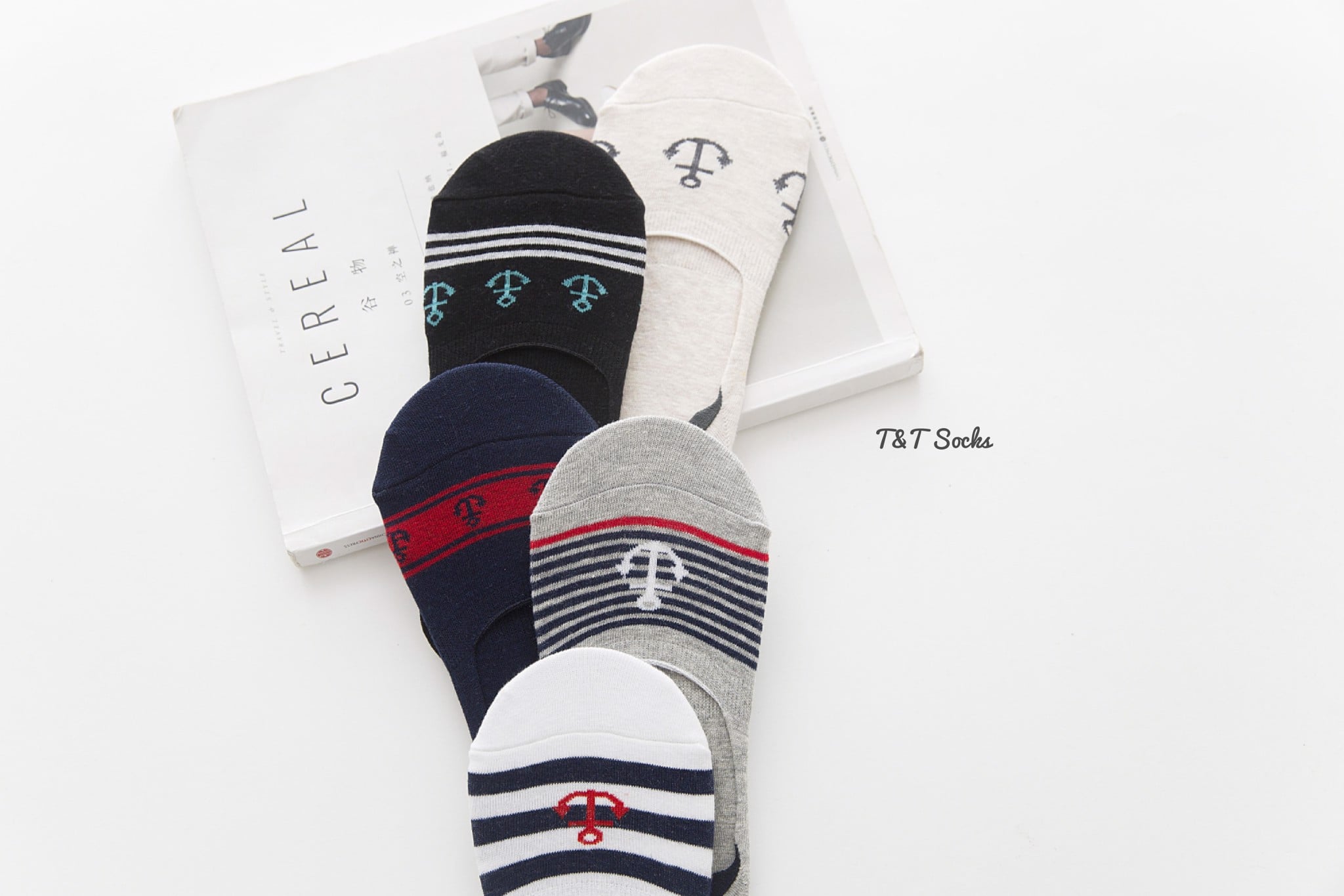 Những mẫu tất không thể thiếu trong tủ đồ của bạn