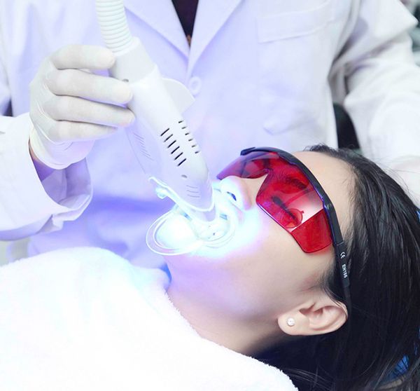 Tẩy trắng răng Bleach Brighten | Nha Khoa IRIS Đạt Chuẩn Bộ Y Tế –  irisdental