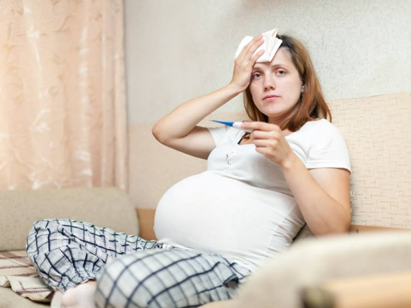 Bà bầu bị sốt phải làm sao để tránh nguy hiểm cho thai nhi?