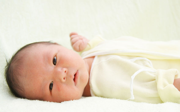 Trẻ sơ sinh bị tiêu chảy phân lỏng chung ta cần làm gì?
