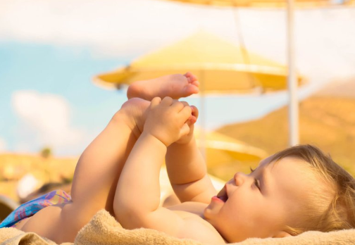 Tắm nắng cho trẻ sơ sinh đến mấy tháng tuổi?
