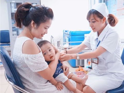 Người ta thường tiêm phòng cho trẻ em những loại bệnh nào? 12 loại vắc xin cho trẻ