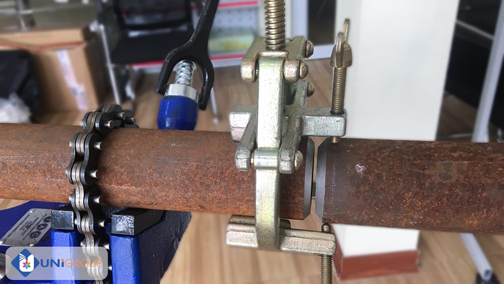 kẹp căn chỉnh đồng tâm ống với ống tag-pipe