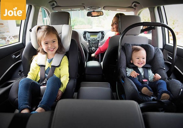 Có trẻ ngồi trên xe ô tô, ba mẹ cần làm gì để bé luôn được an toàn?