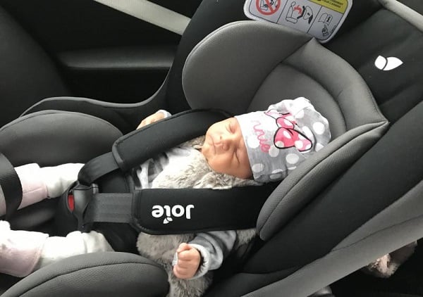 Tại sao nên mua ghế ngồi ô tô cho bé sơ sinh ngay từ sớm?