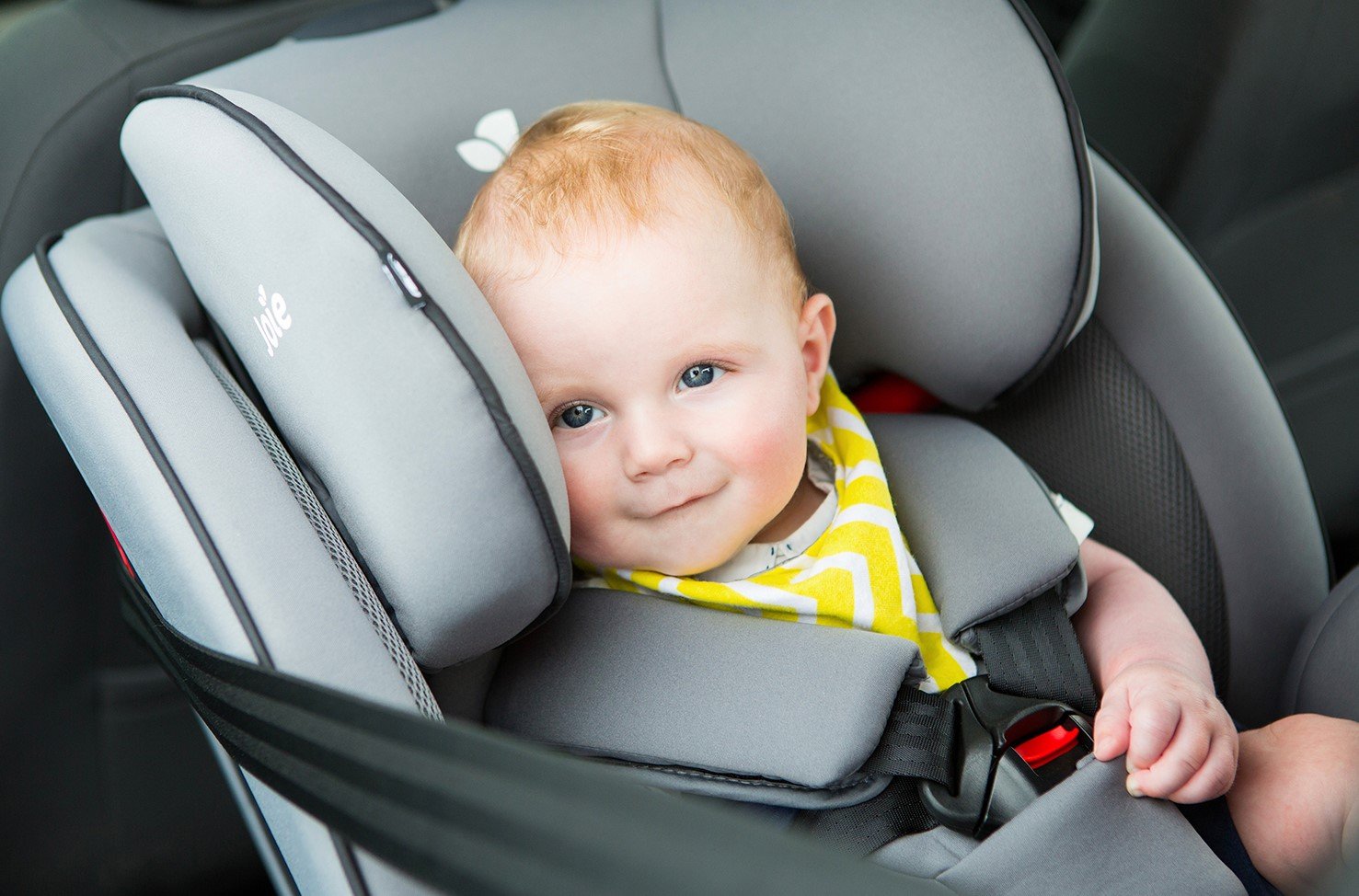 Khám phá chỗ ngồi an toàn nhất cho trẻ trong xe ô tô