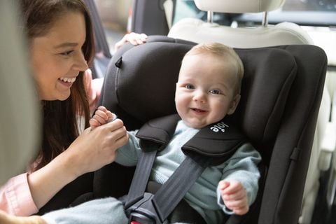 [Afamily] Ô tô phải có thiết bị an toàn khi chở trẻ em, từ năm 2026