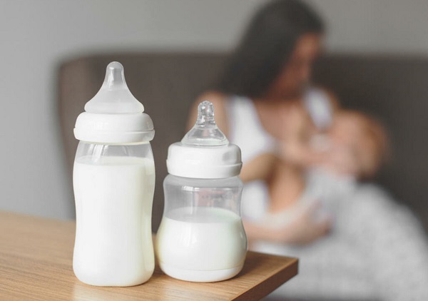 Sữa công thức pha sẵn để ngoài được bao lâu và cách bảo quản sữa an toàn