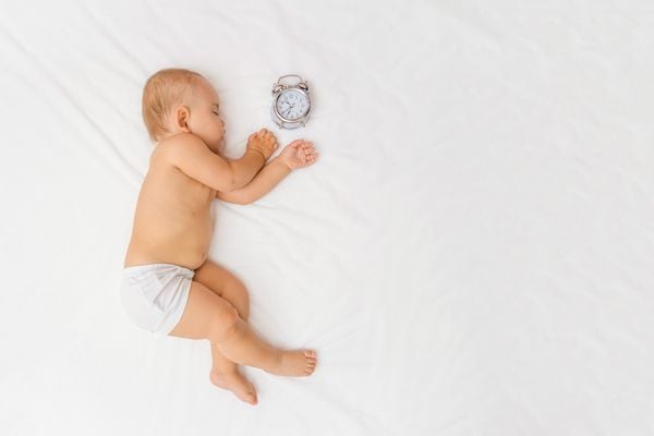 Trẻ sơ sinh ngủ bao nhiêu tiếng một ngày