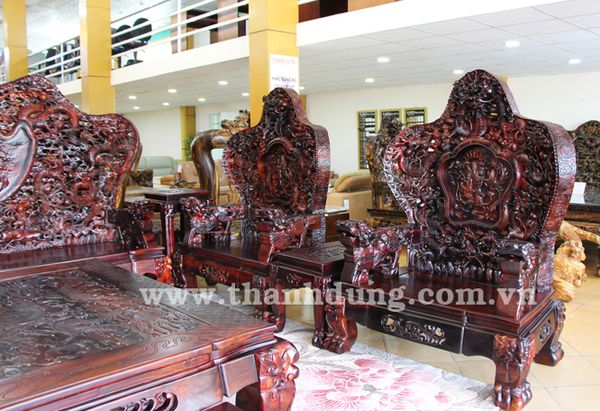 Chiêm ngưỡng bộ bàn ghế cửu long khổng lồ gỗ trắc đỏ tại nội thất Thanh Dũng