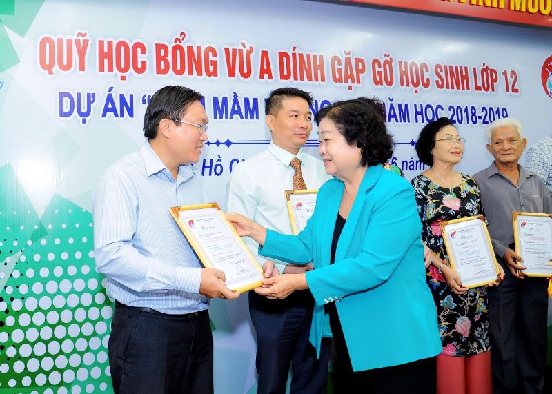 NỘI THẤT THANH DŨNG - TRAO QUỸ HỌC BỔNG