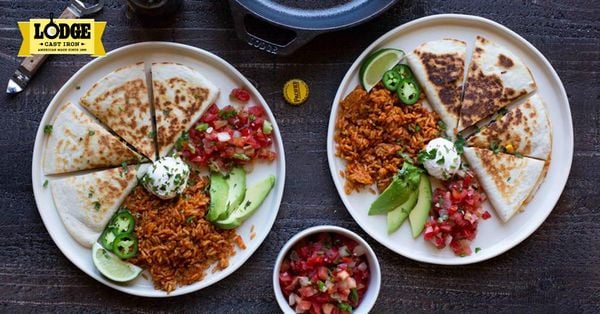 Cách làm bánh kẹp nướng Quesadillas kiểu Mexico