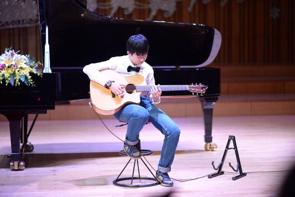 LỚP HỌC GUITAR DÀNH CHO MỌI LỨA TUỔI​ 18301165_2276793012545294_3041150251723046986_n_grande