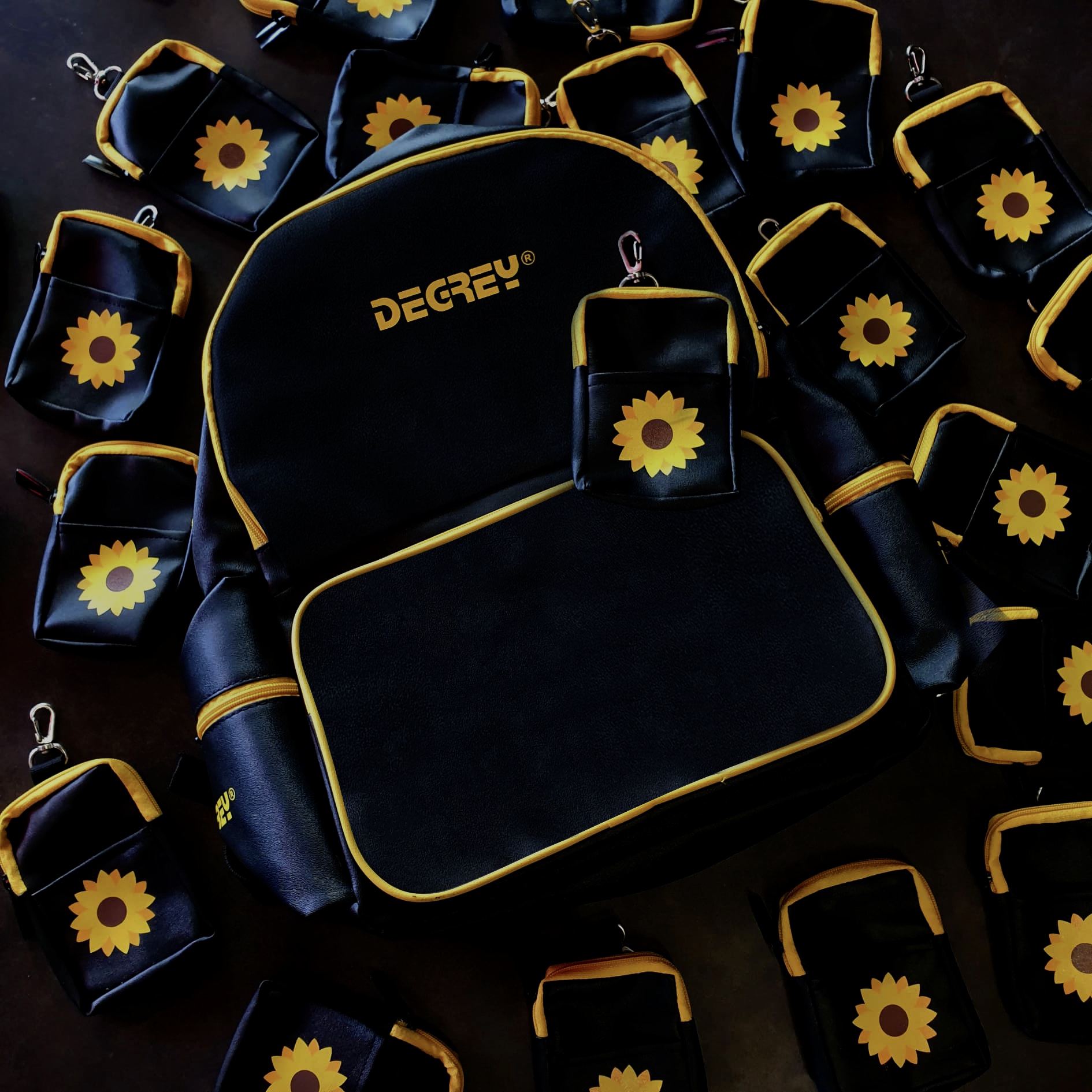 Release Sunflower Backpacks phiên bản đen