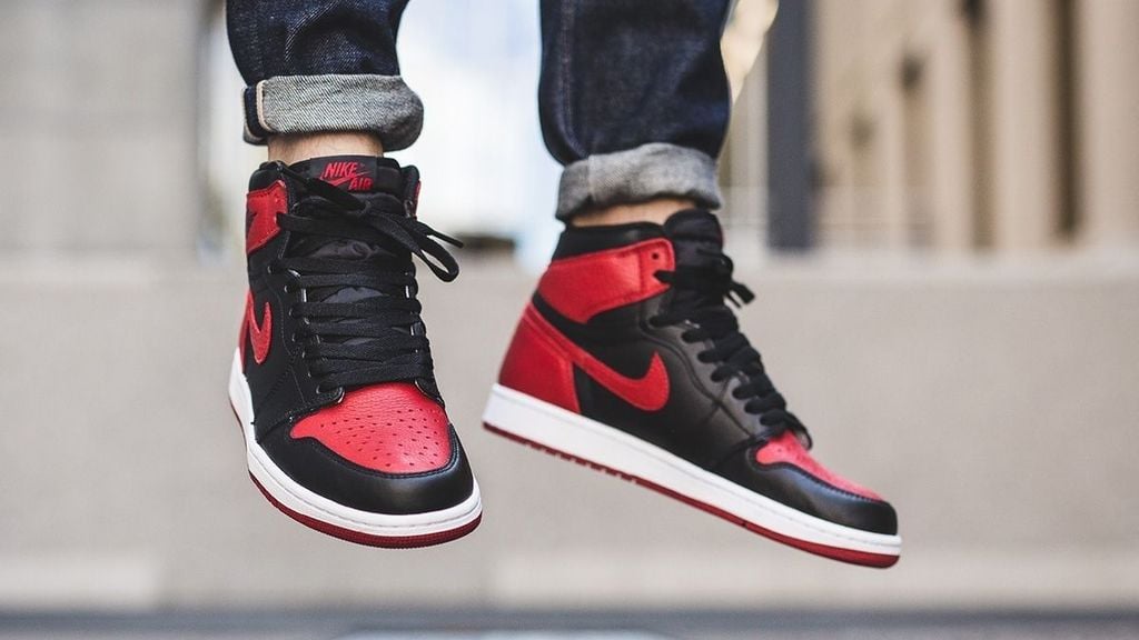 2020 air jordan 1 mid banned