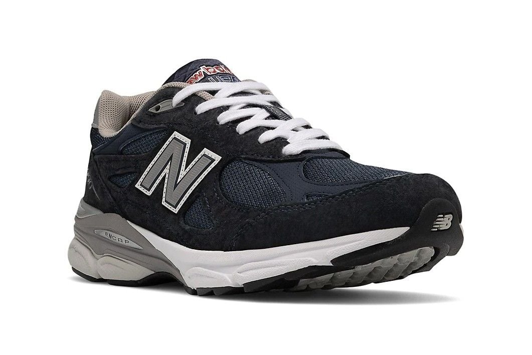 new-balance-990v3-suat-hien-in-three-phoi-mau-co-dien