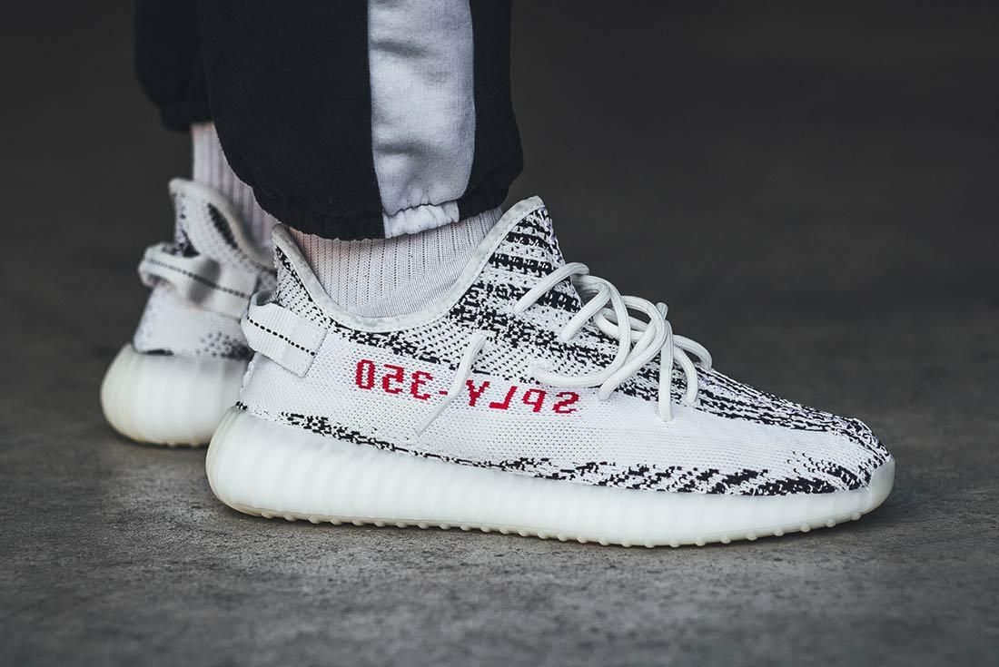 adidas-yeezy-boost-350-v2-zebra-co-dang-mua-hay-khong-dieu-ban-can-bi