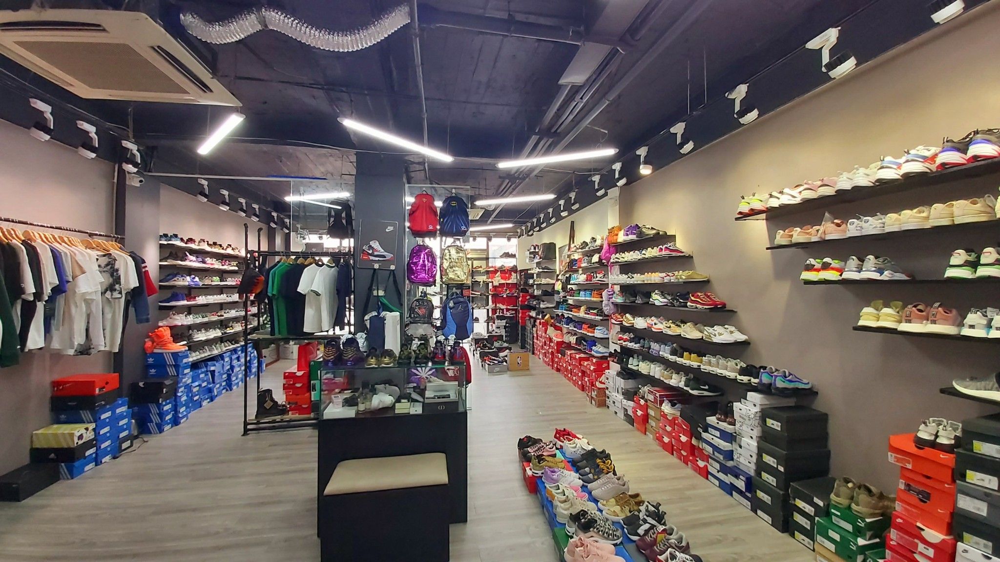 Cửa Hàng vệ sinh Sneaker Authentic Shoes