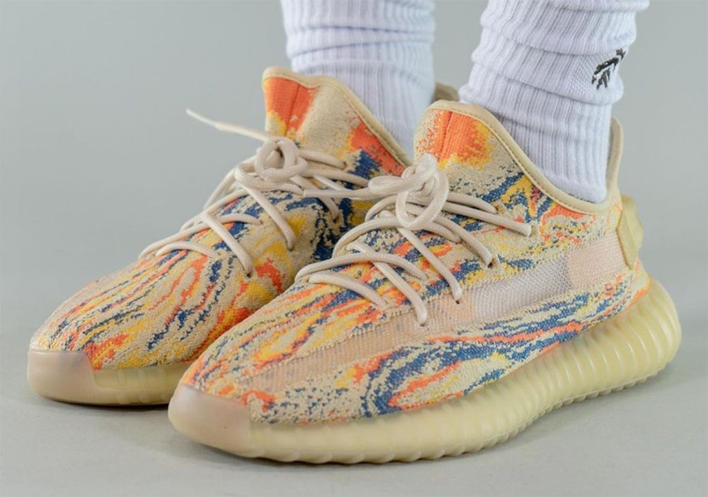 review-giay-yeezy-350-v2-mx-oat-su-doi-moi-day-doc-dao