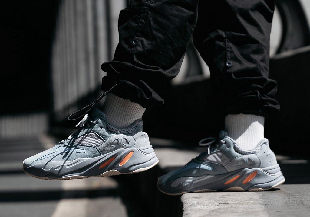 adidas-yeezy-boost-700-v2-co-dang-mua-hay-khong-dieu-ban-can-biet